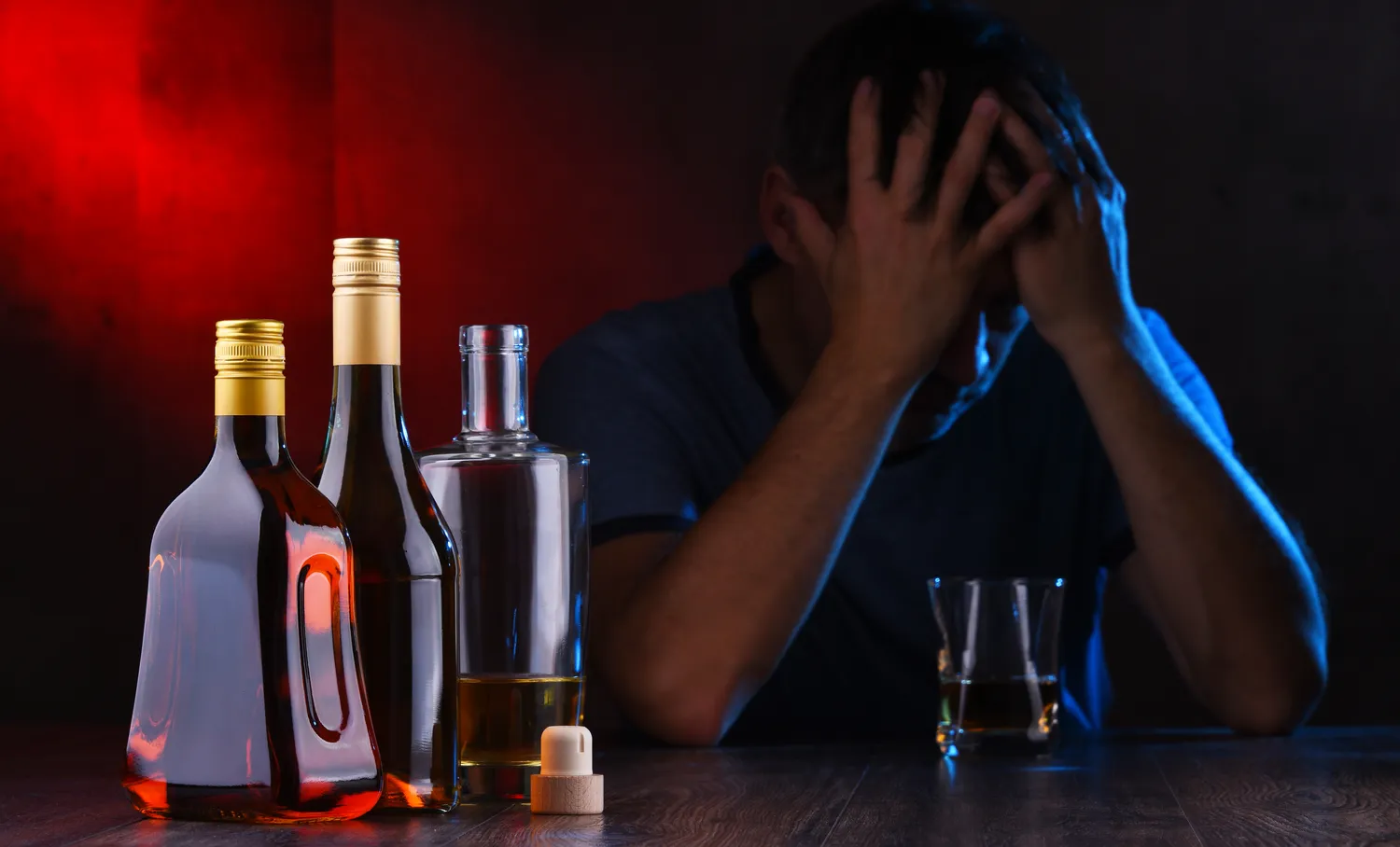 Jak się popada w alkoholizm – czy to już odpowiedni moment na leczenie?