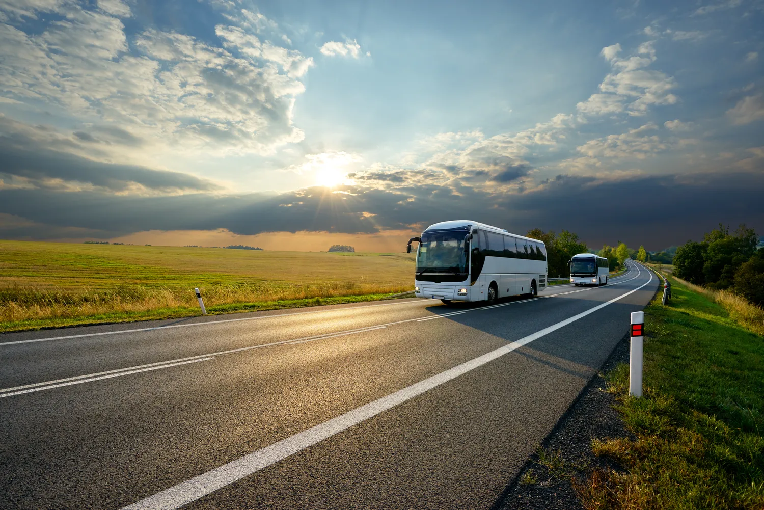 Autokar ile miejsc siedzących?