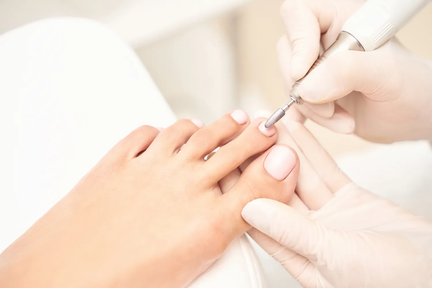 Co warto wiedzieć o leczniczym pedicure?